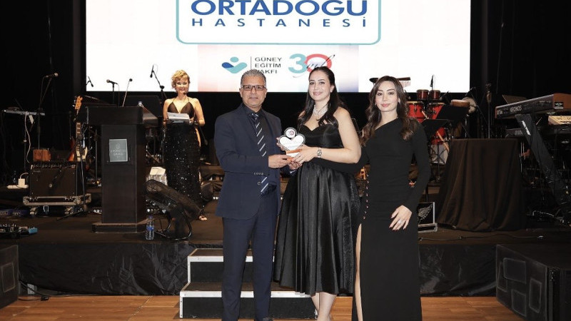 Ortadoğu Hastanesi'ne ‘Eğitime Katkı’ Ödülü