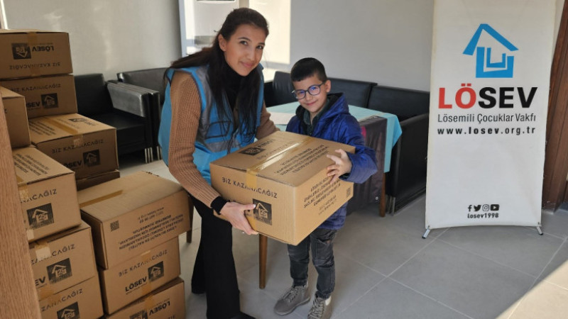 LÖSEV mutlu et paketleri ile mutluluk paylaştıkça çoğalıyor