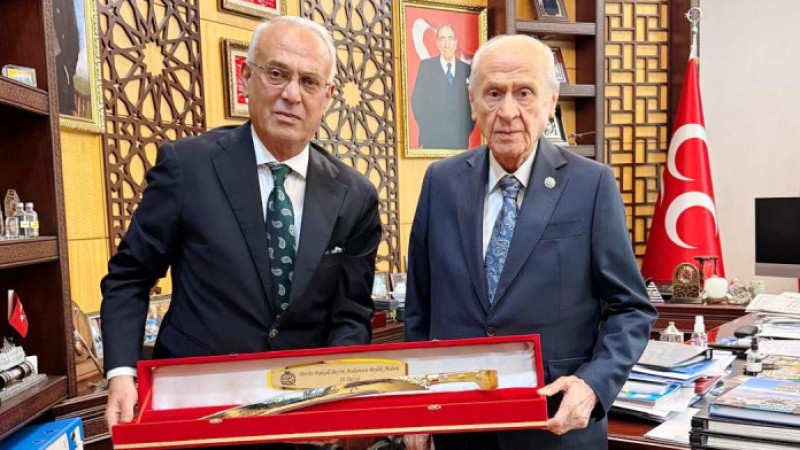 MHP Lideri Devlet Bahçeli’ye Adana’dan anlamlı hediye!