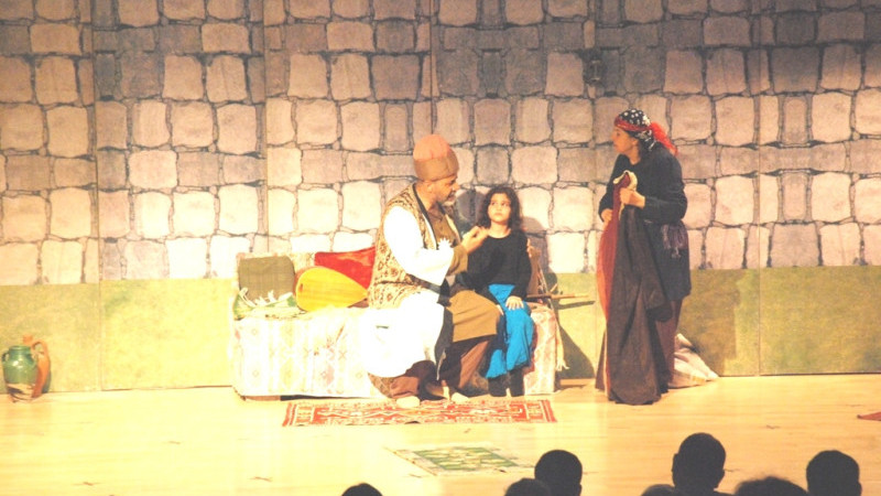 Dost Oyuncular Kadirli’de Pir Sultan Abdal’ı oynadı