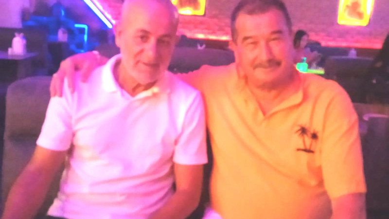 Nail Toker’e sürpriz doğum günü kutlaması