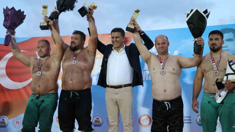 9. İsmet Atlı Karakucak Güreşleri’ni Recep Kara kazandı