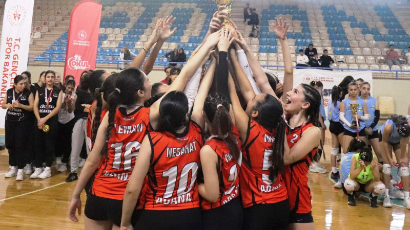 Voleybolda Eral Okulları Adana Şampiyonu