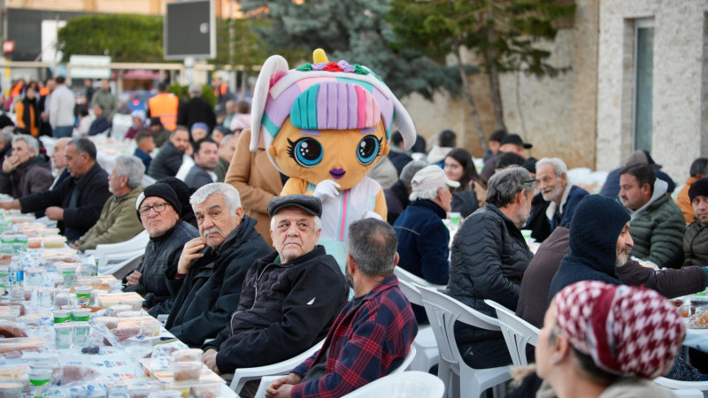 Seyhan’da gönüller aynı sofrada buluştu