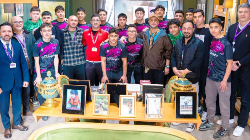 Dr. Gökhan Gündoğdu şampiyonları kabul etti
